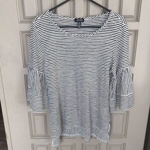 Jones New York Pullover SzM Stretch Knit Blk/Wht Stripes Bell Sleeve Pre-Owned